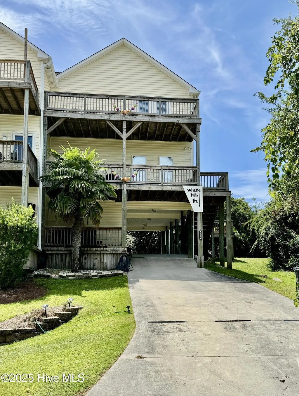 123 W Sandbur Drive, Emerald Isle