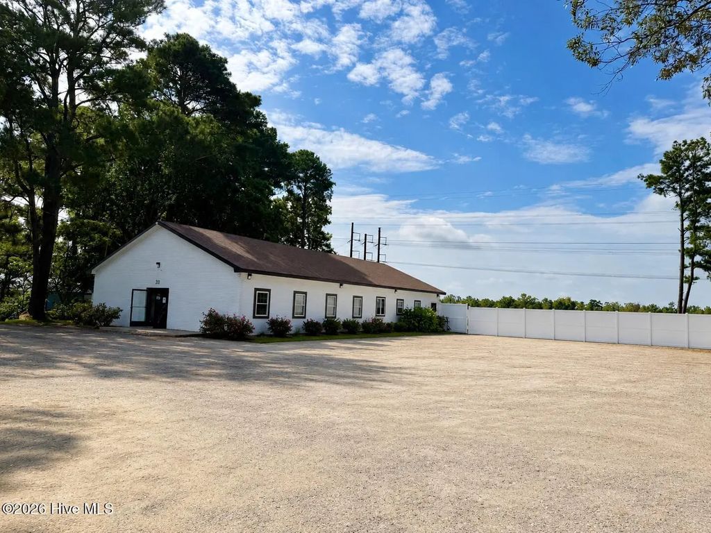 211 Shortcut Road, Barco