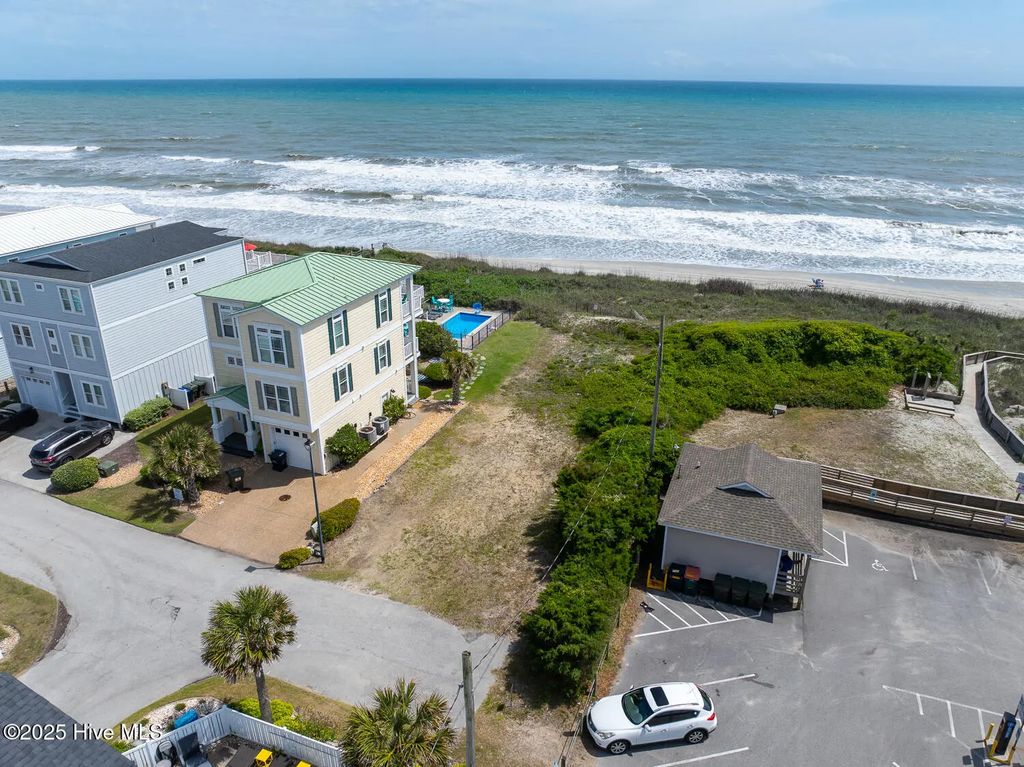 111 Ocean Shore Lane, Pine Knoll Shores