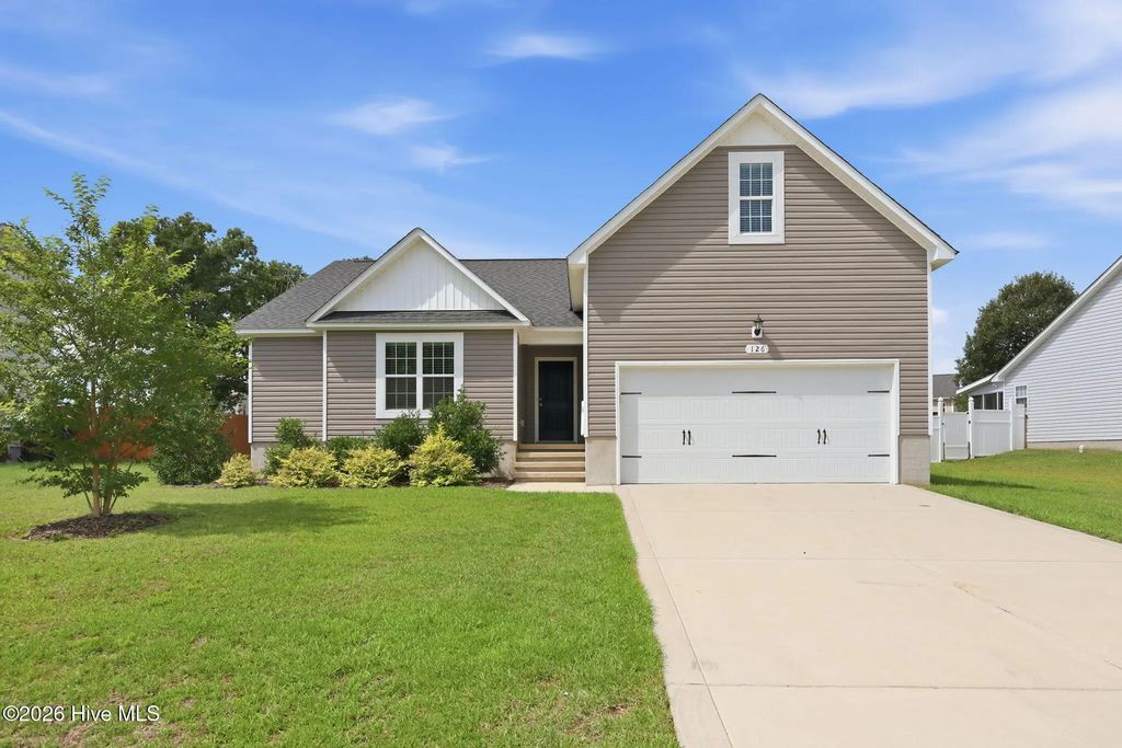126 St James Way, Sanford