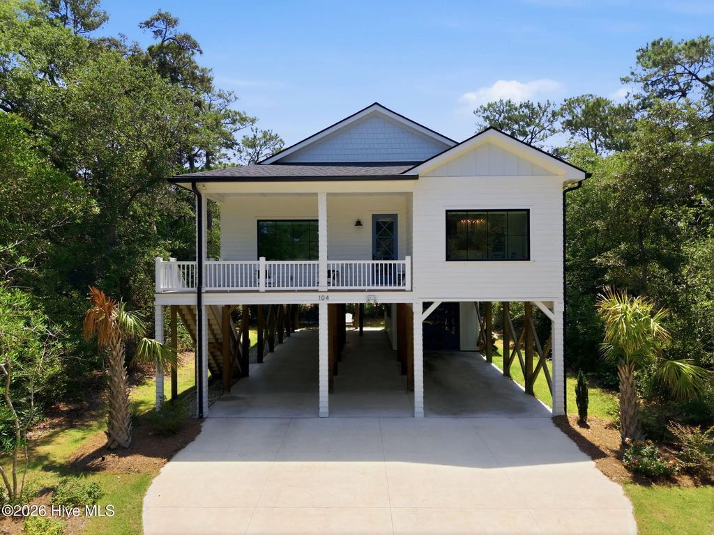 104 Sw 29th Street, Oak Island