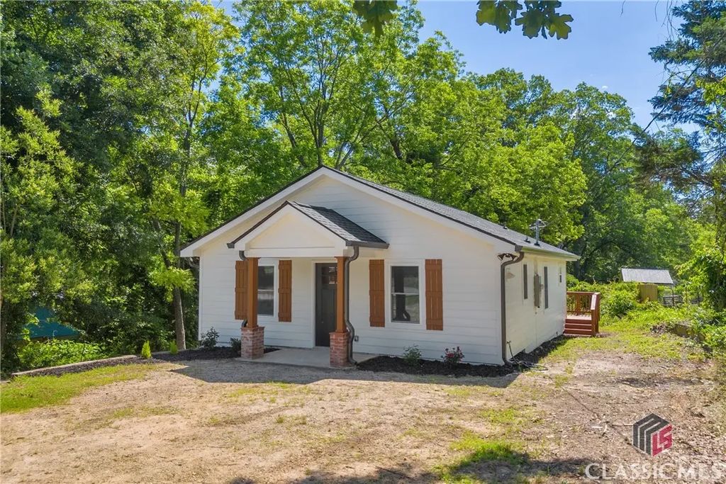 1037 Pond Street, Toccoa