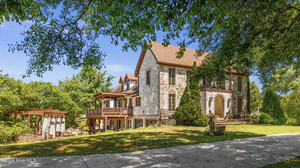201 Winding Creek Road, Rocky Point