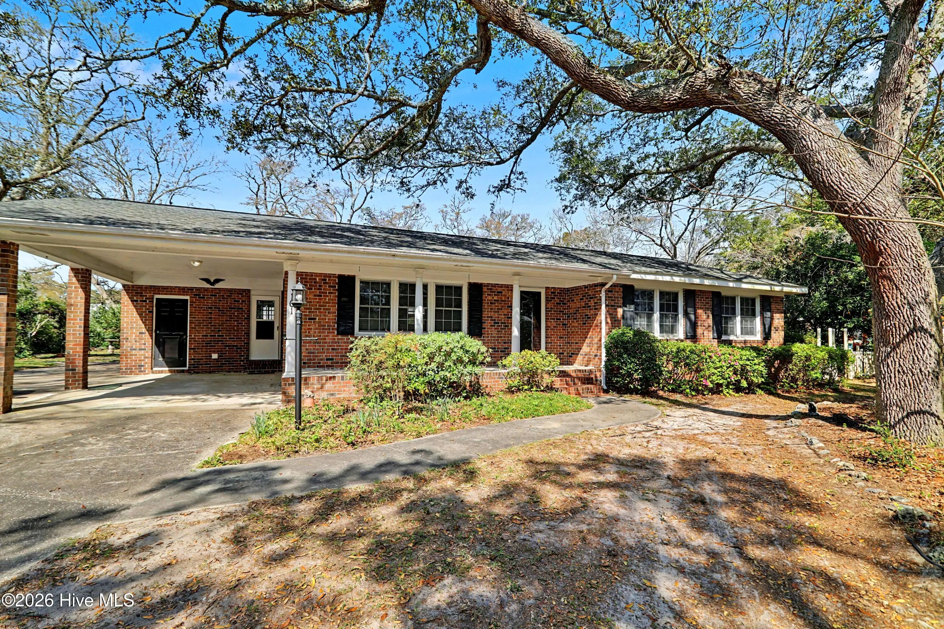 101 Ne 40th Street, Oak Island Wooded