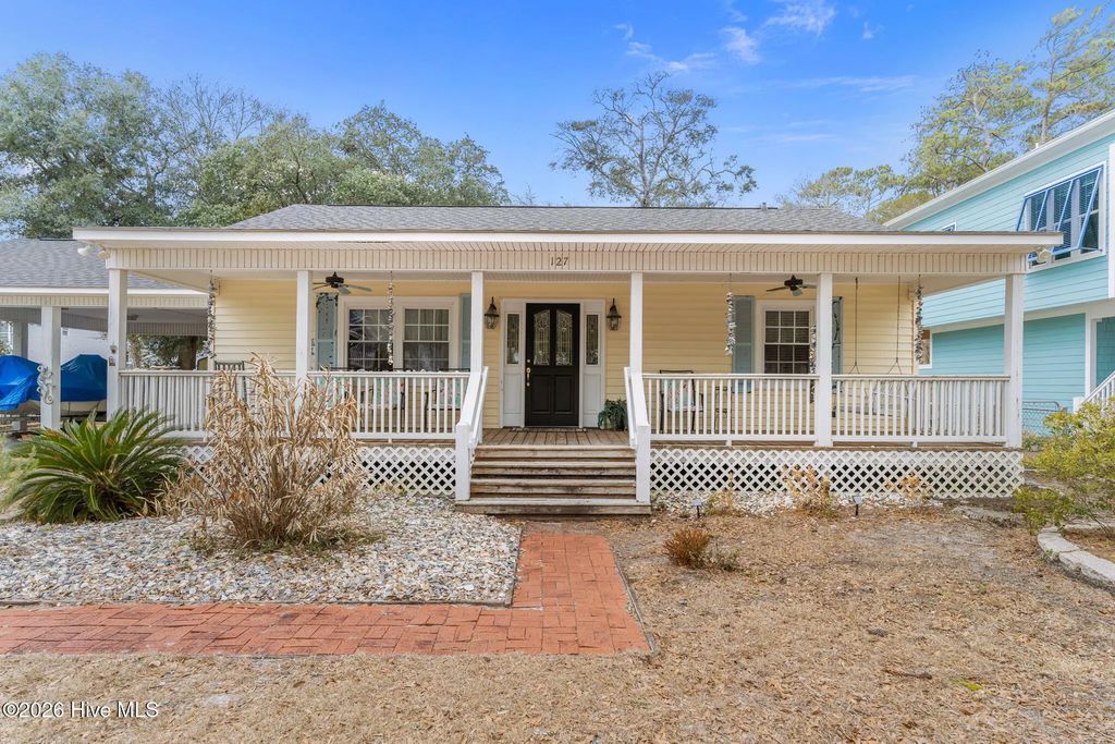 127 Nw 18th Street, Oak Island