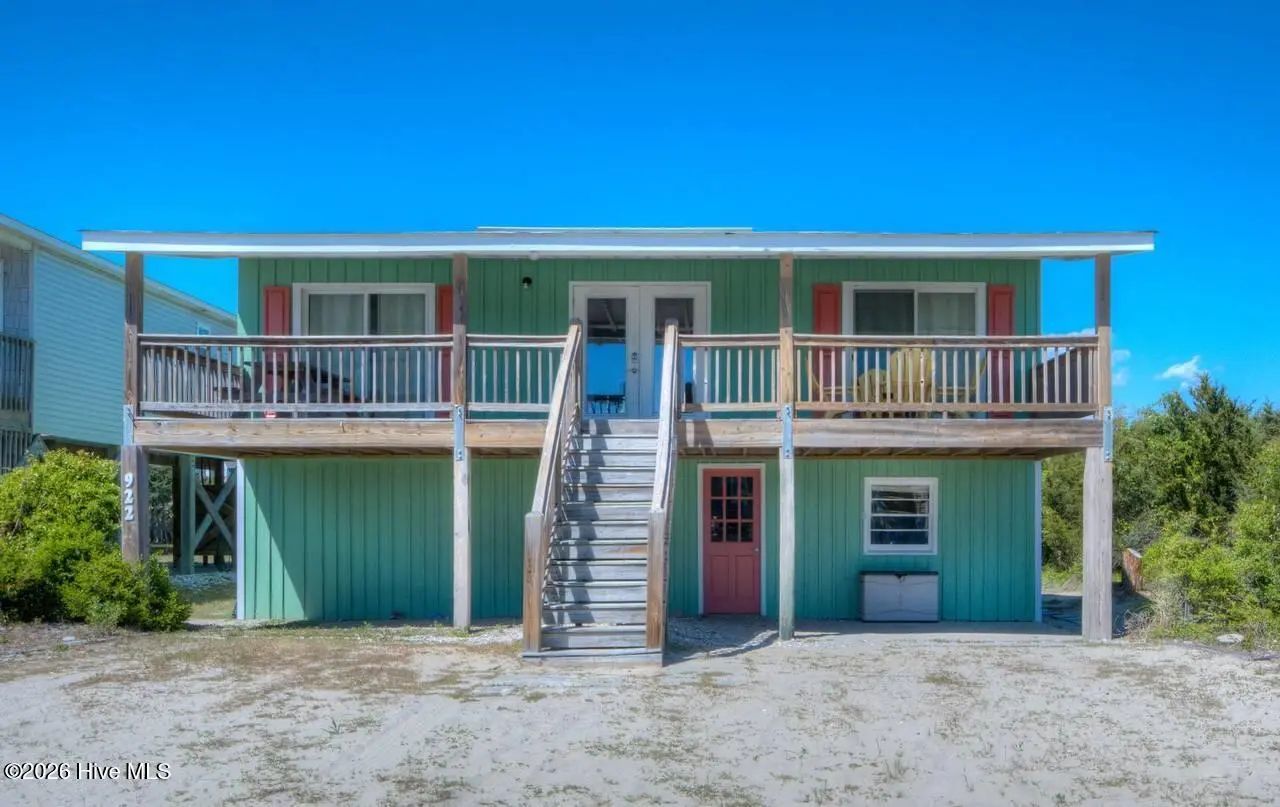 922 E Beach Drive, Oak Island Beach