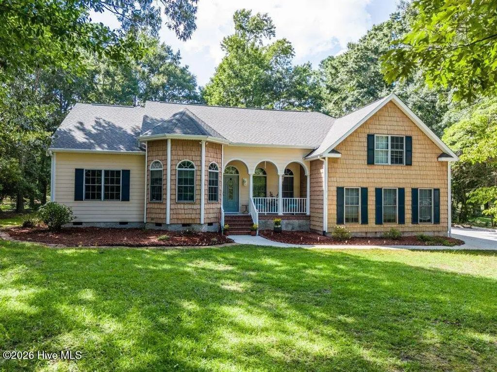 615 Ravenswood Road, Hampstead