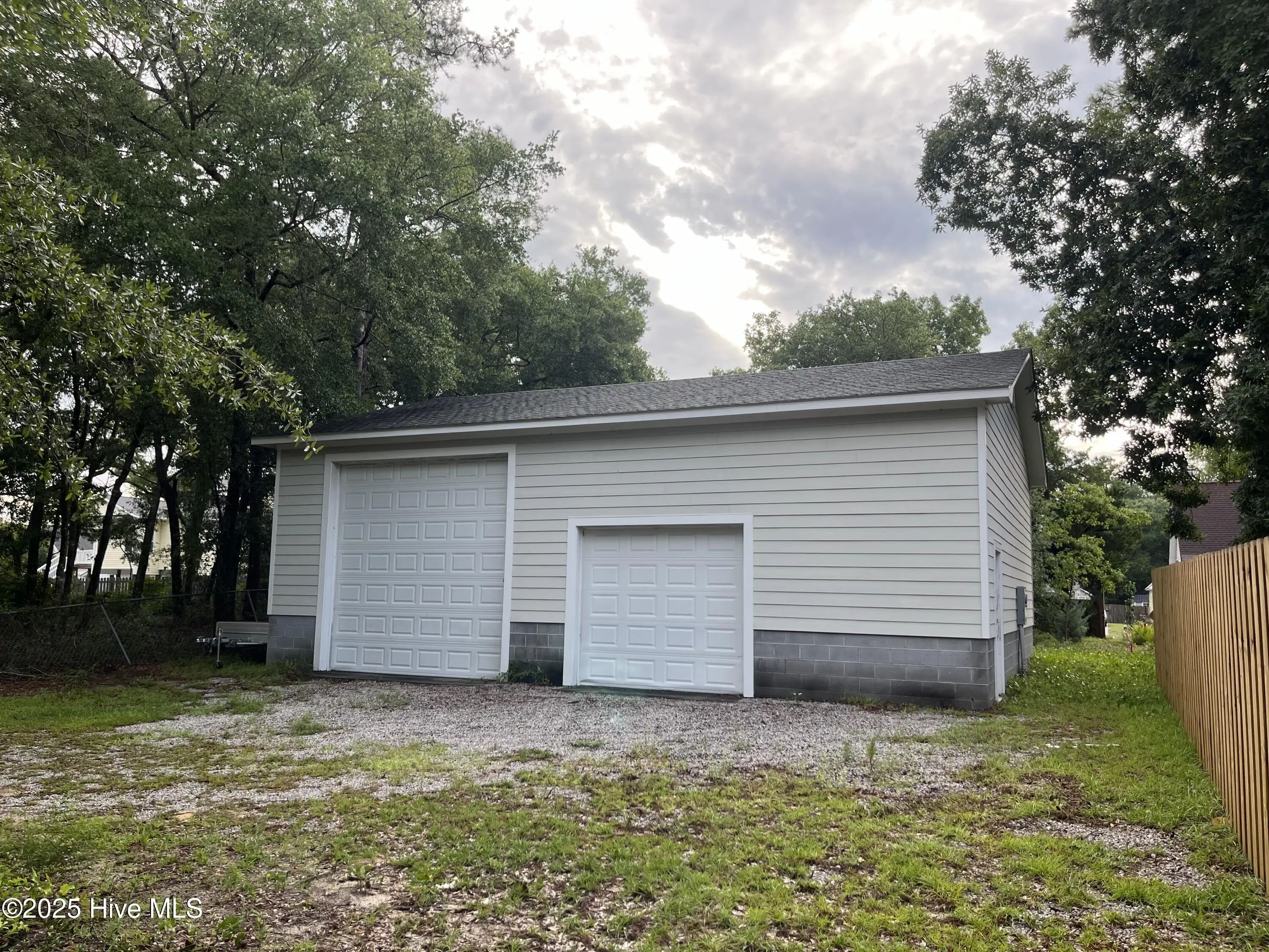 132 Nw 18th Street, Oak Island