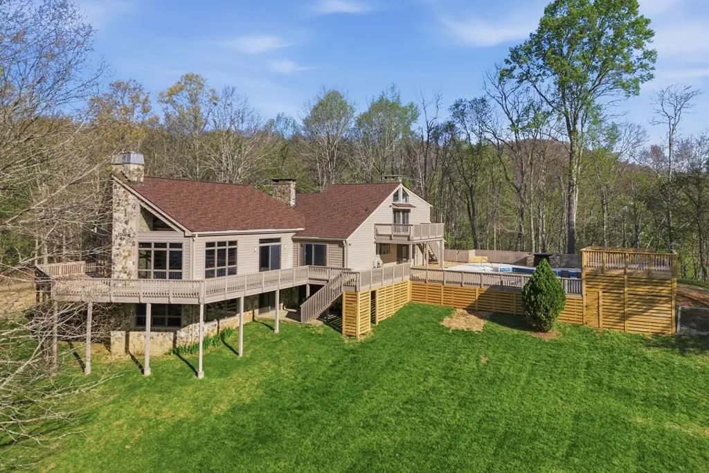 853 Caler Road, Brasstown