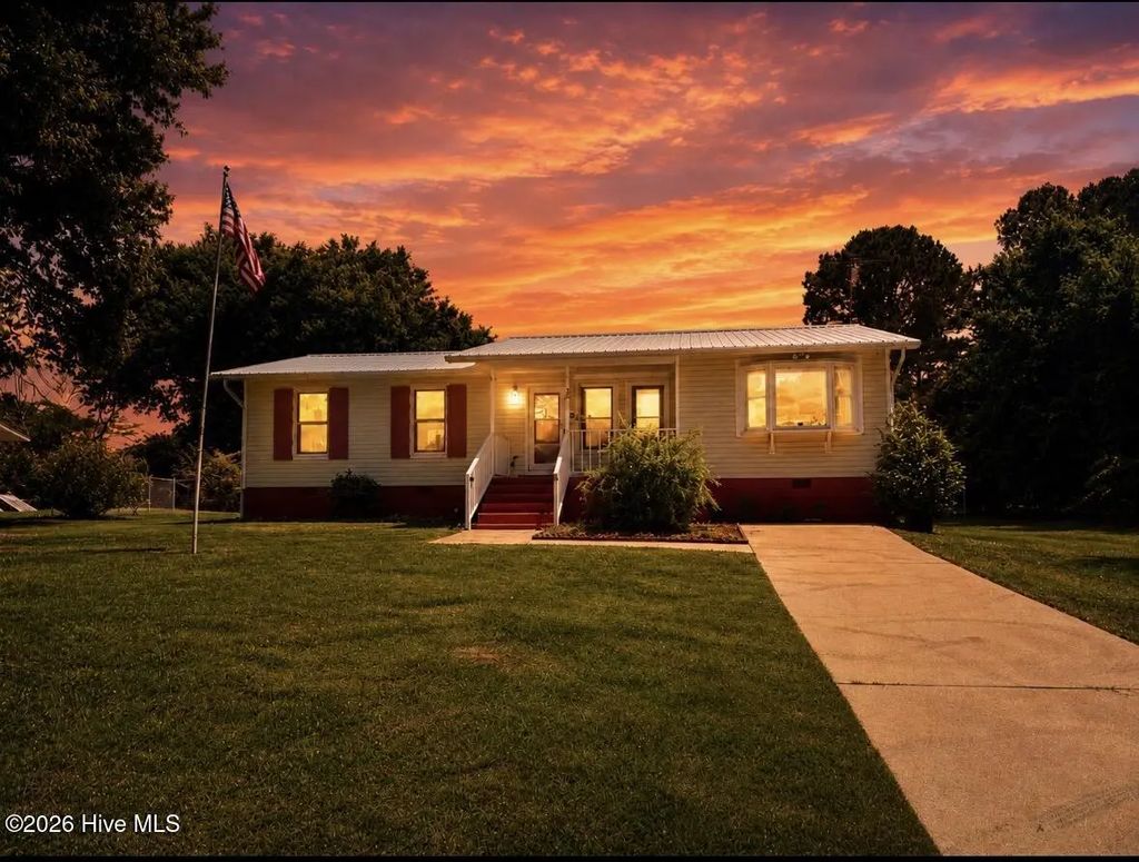 32 Arrowhead Drive, Hubert