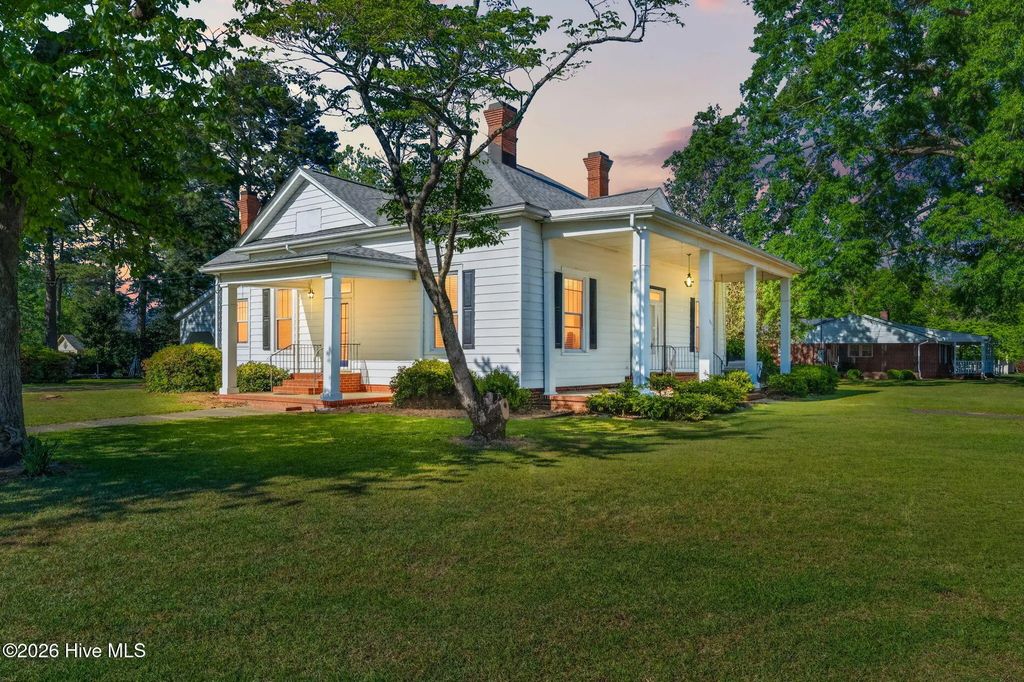 301 E Stanley Street, Four Oaks