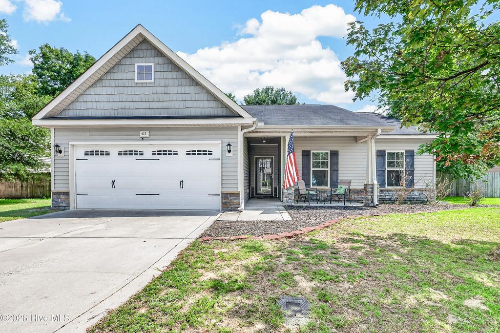 413 Peppermint Drive, Hubert