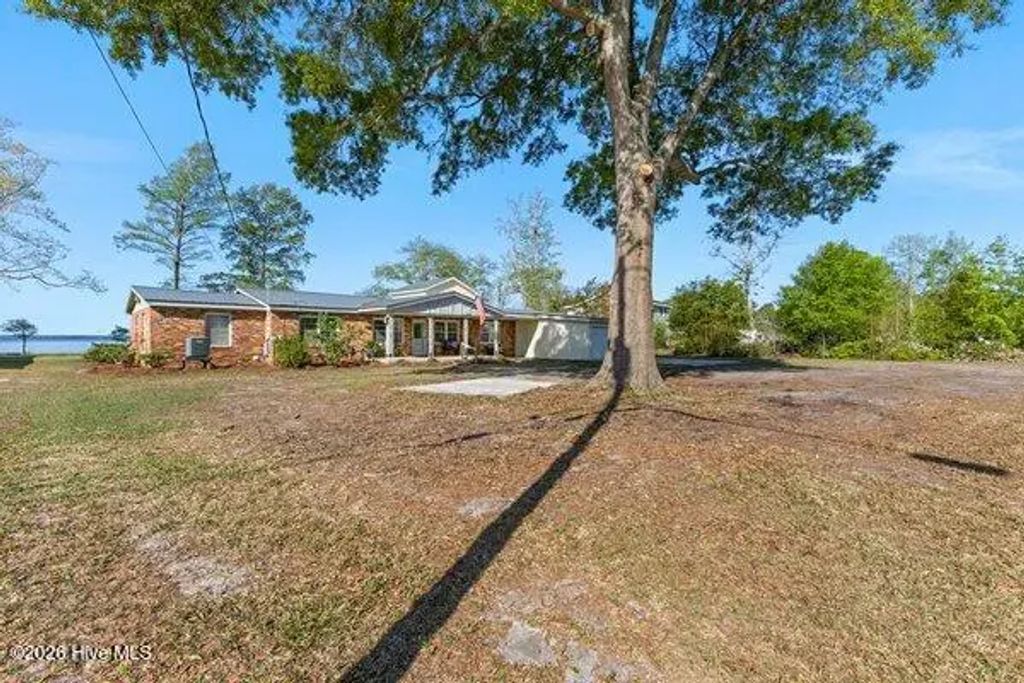 1922 Bella Coola Road, Lake Waccamaw
