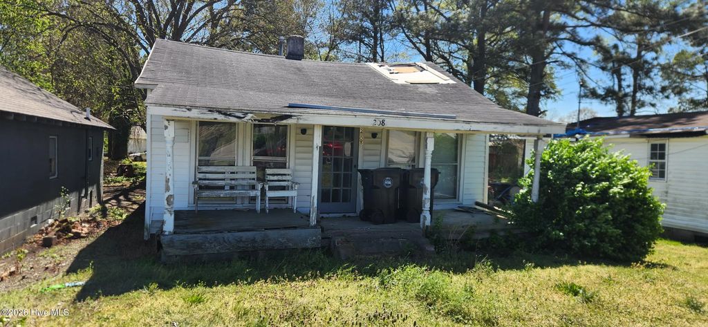 208 N Main Street, Stantonsburg