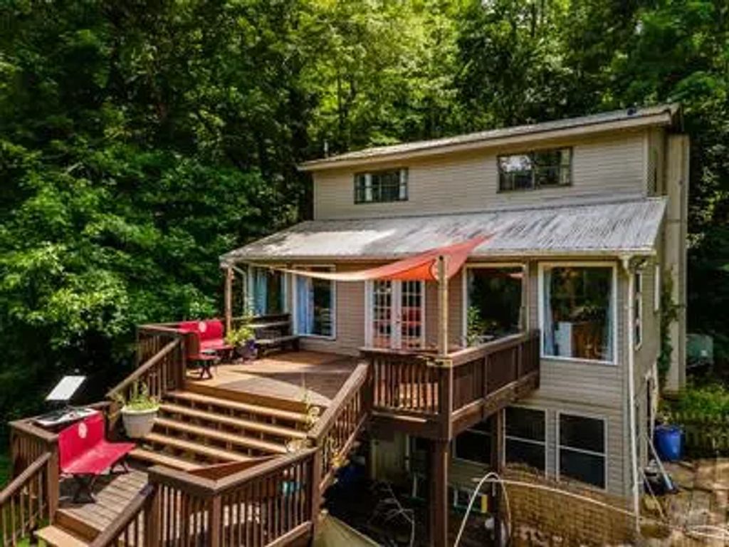 5518 Highway 30, Other