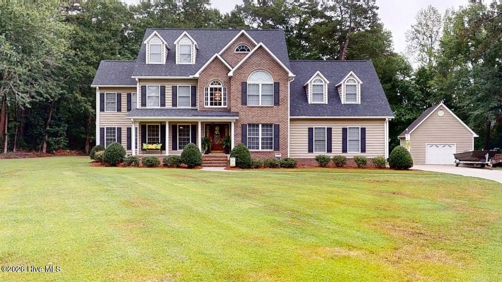 2601 Saint John Circle, Kinston