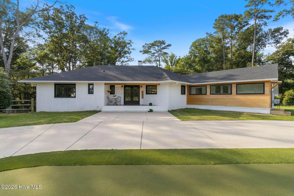 820 Saint Pauls Drive, Raeford