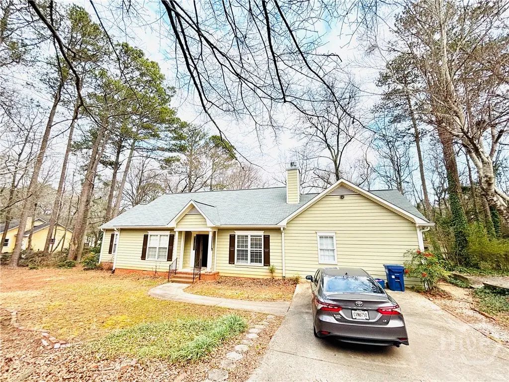 114 1/2 Greenbrier Way, Athens
