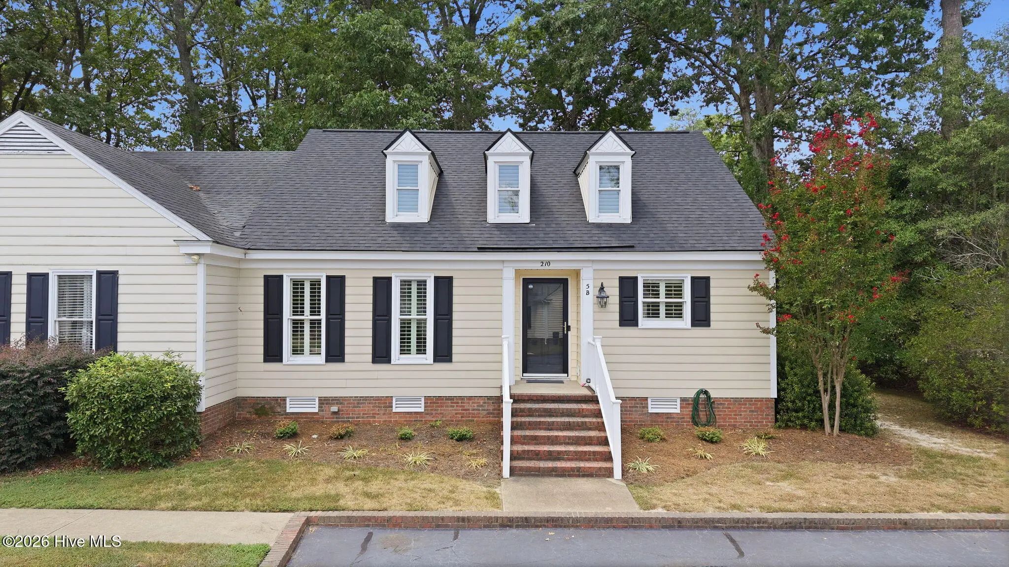 210 Hawthorne Lane W 5b, Wilson