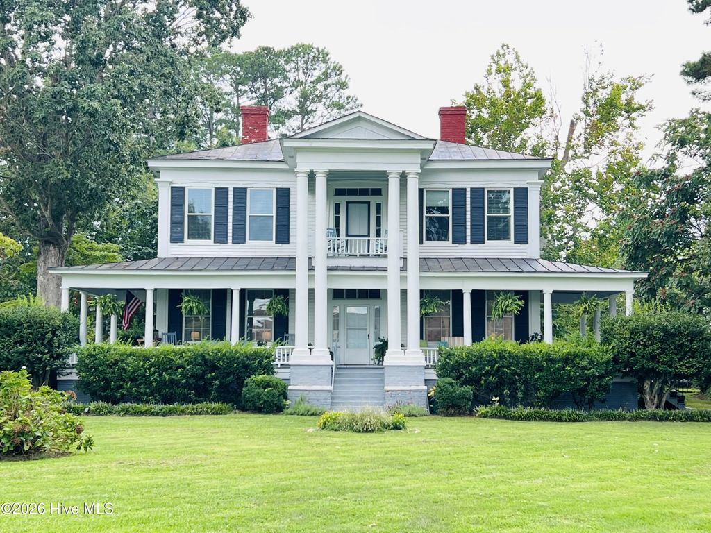 201 N Chestnut Street, Clinton
