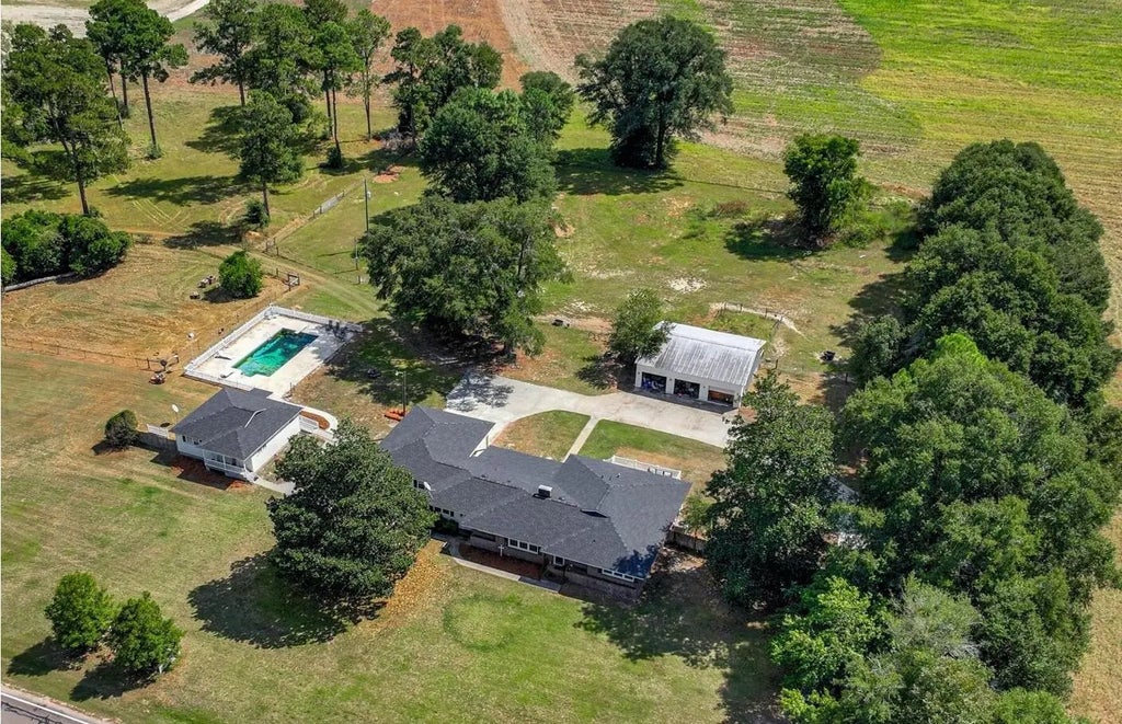 10989 S 23 Highway, Girard