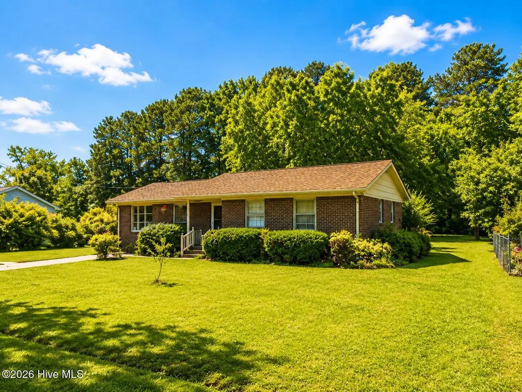 110 Chesterfield Drive, Elizabeth City