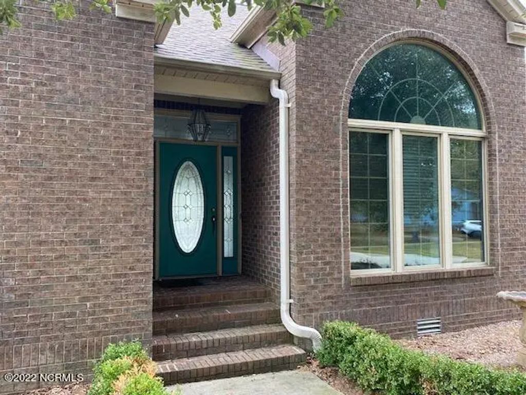 906 Diamond Court, New Bern