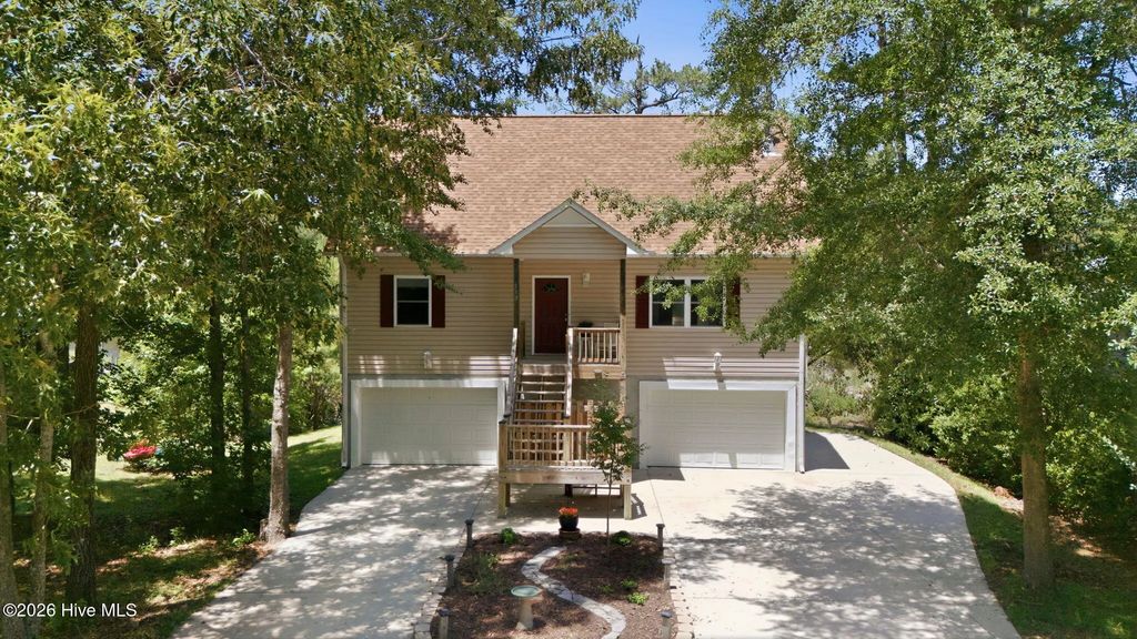 913 Hearthside Court, New Bern