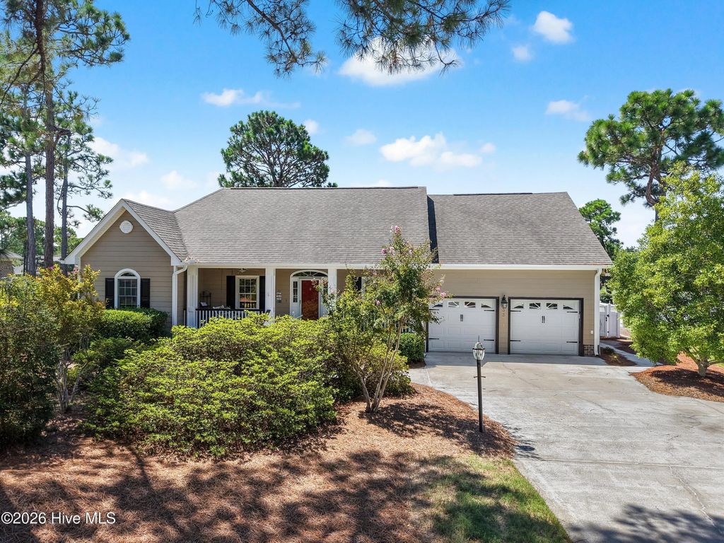3381 St James Drive, Southport
