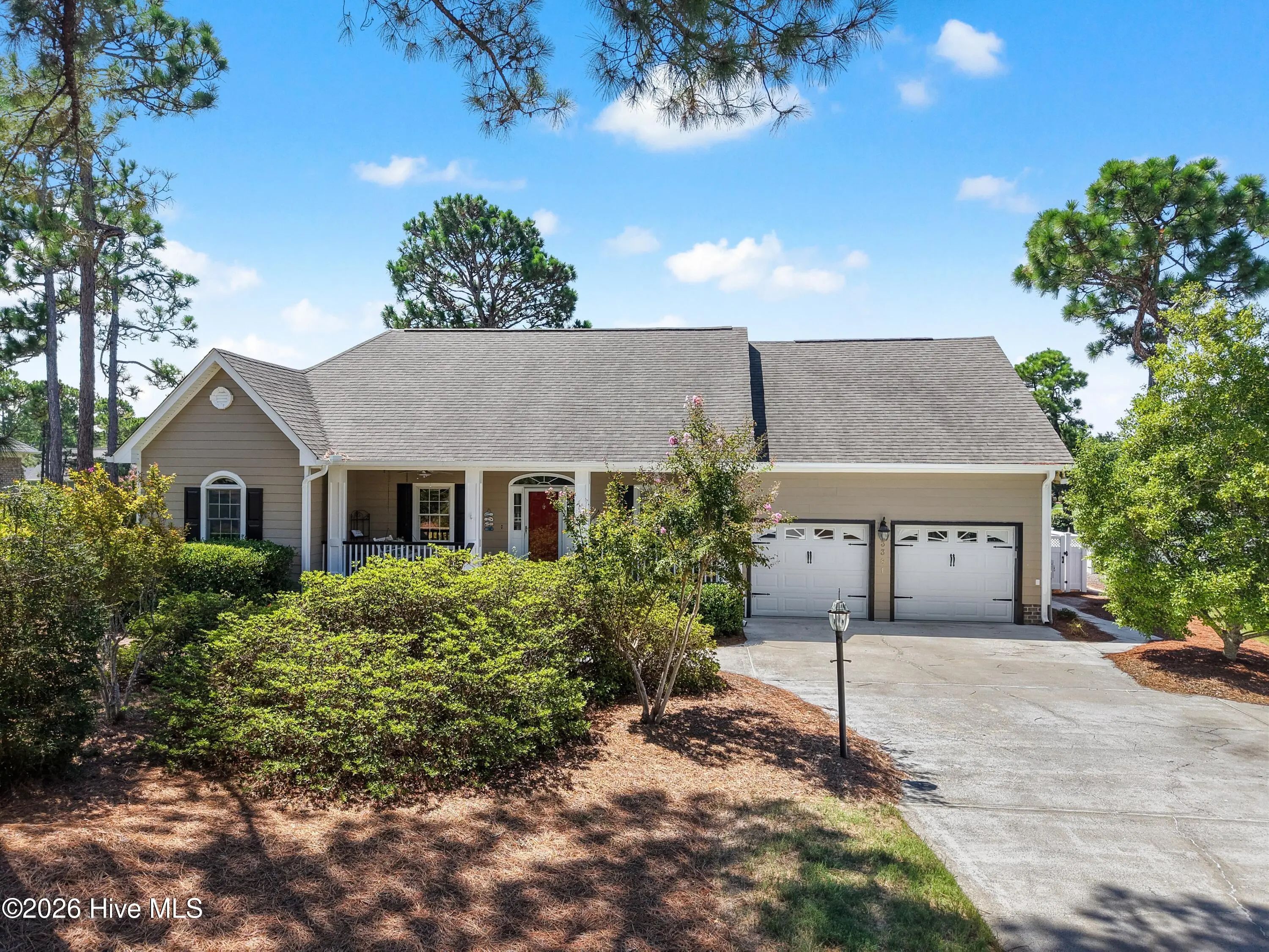 3381 St James Drive, Southport