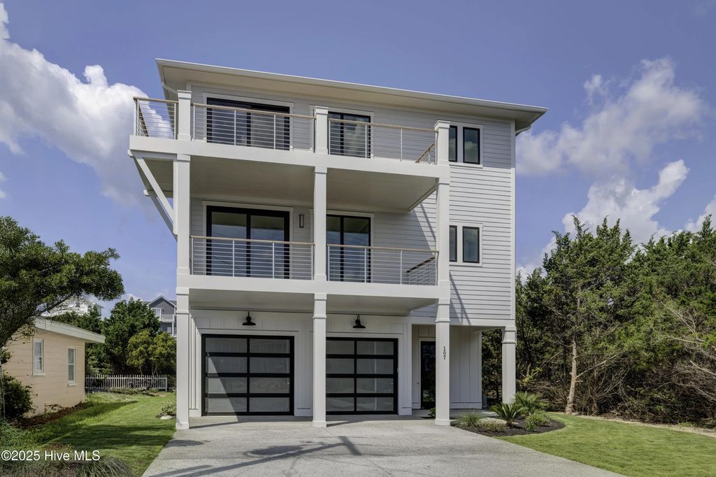 107 Raleigh Avenue, Surf City
