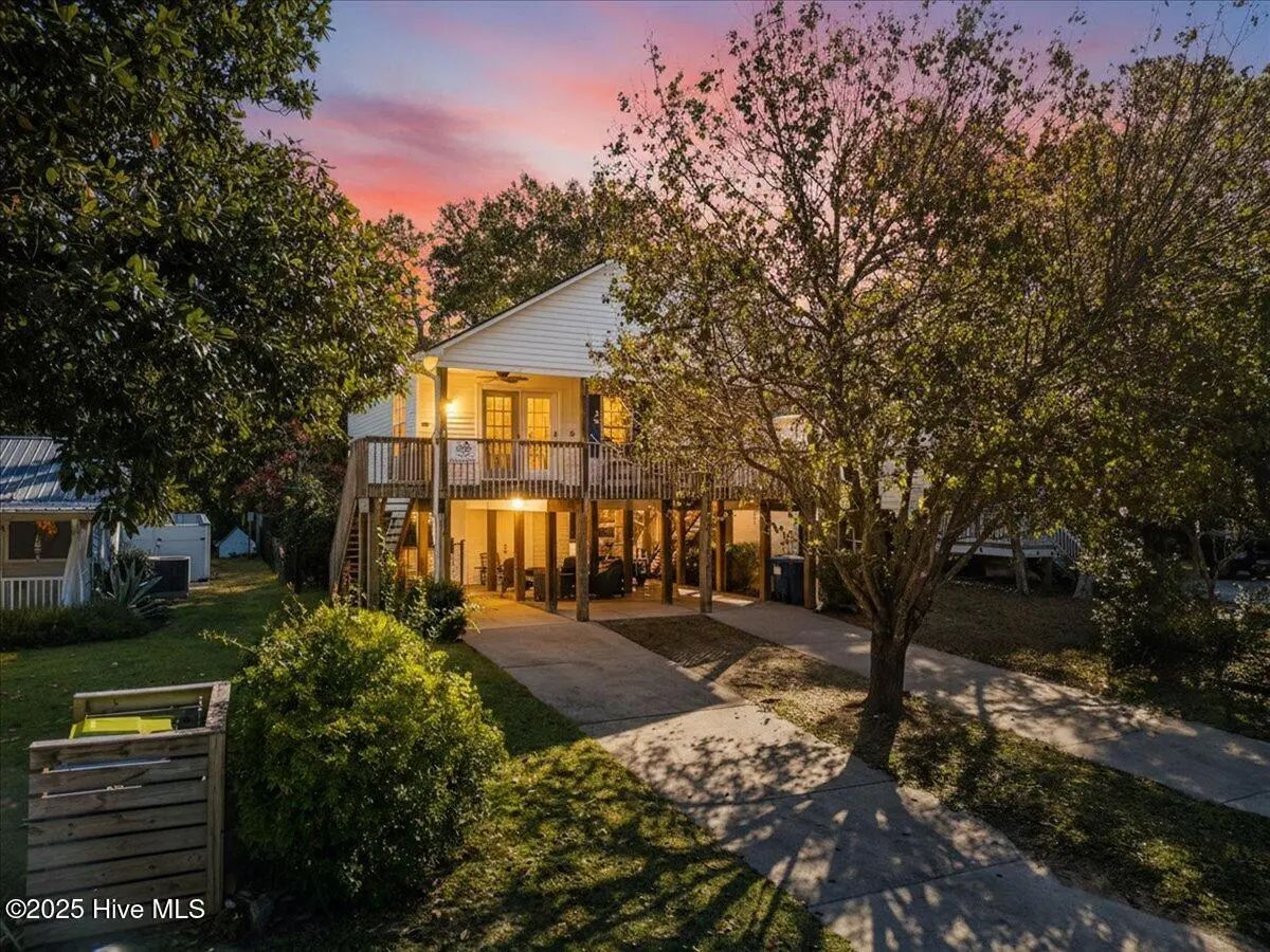 328 Ne 41st Street, Oak Island