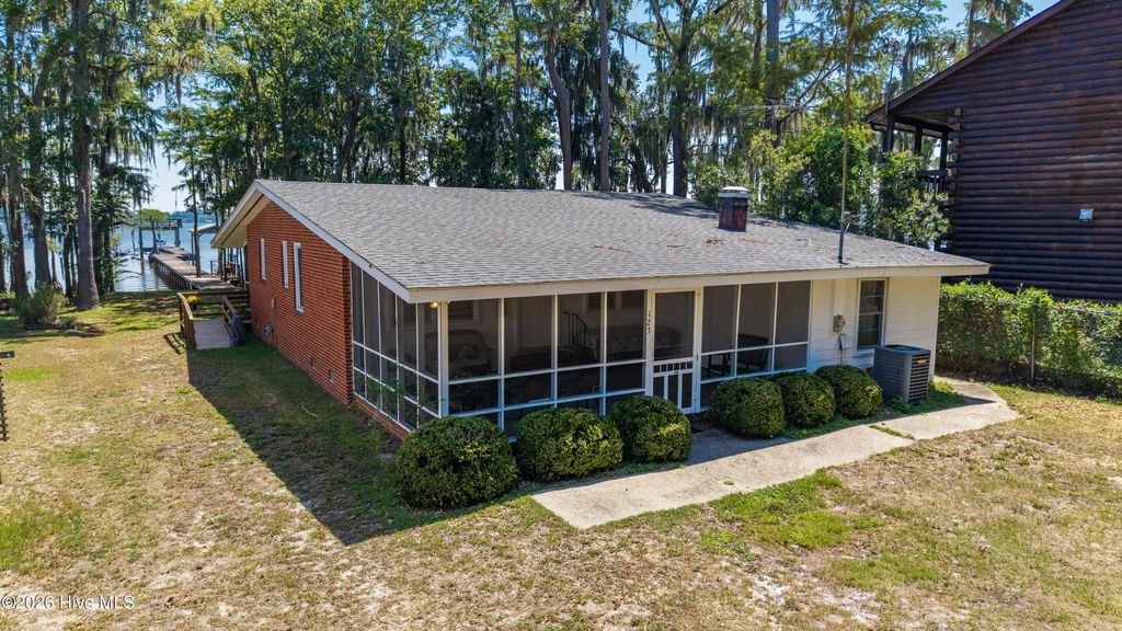 123 Clinton Road, White Lake