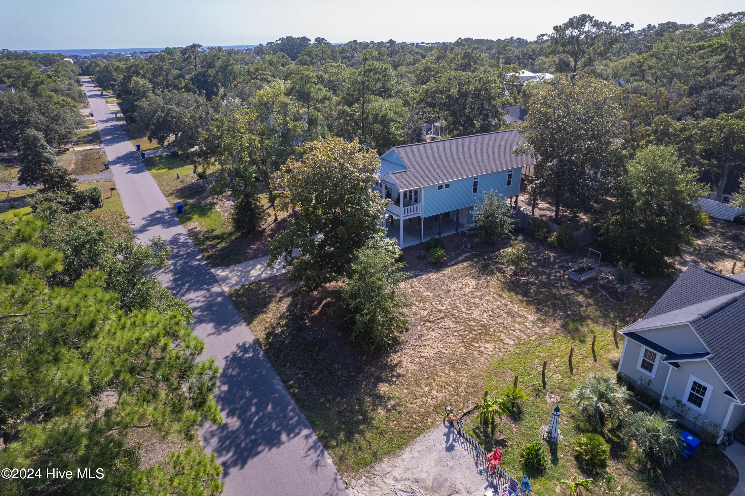 127 Nw 25th Street, Oak Island