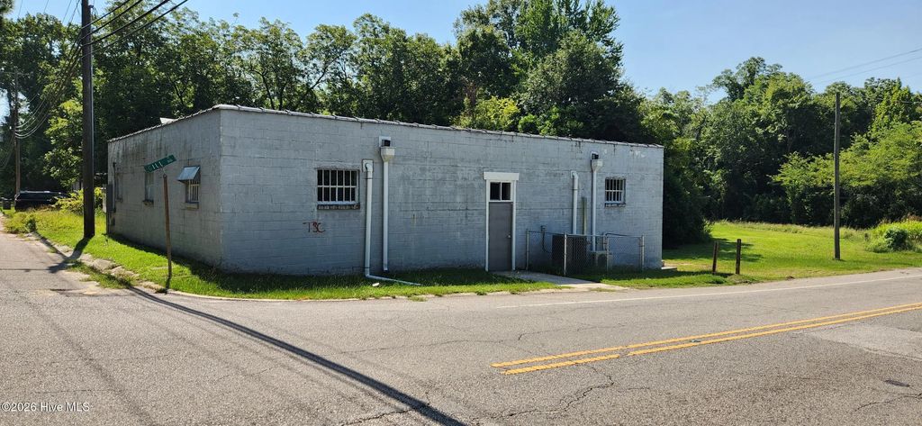 230 N Gill Street, Laurinburg