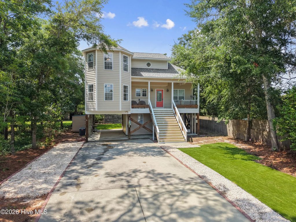 117 Ne 33rd Street, Oak Island