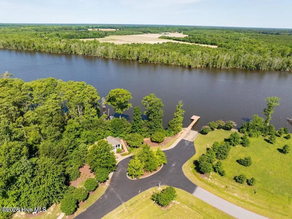 421 Riversound Drive, Edenton