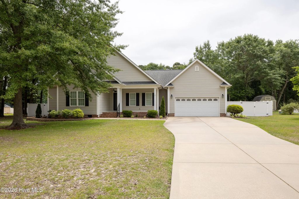 294 Pinecroft Drive, Dunn