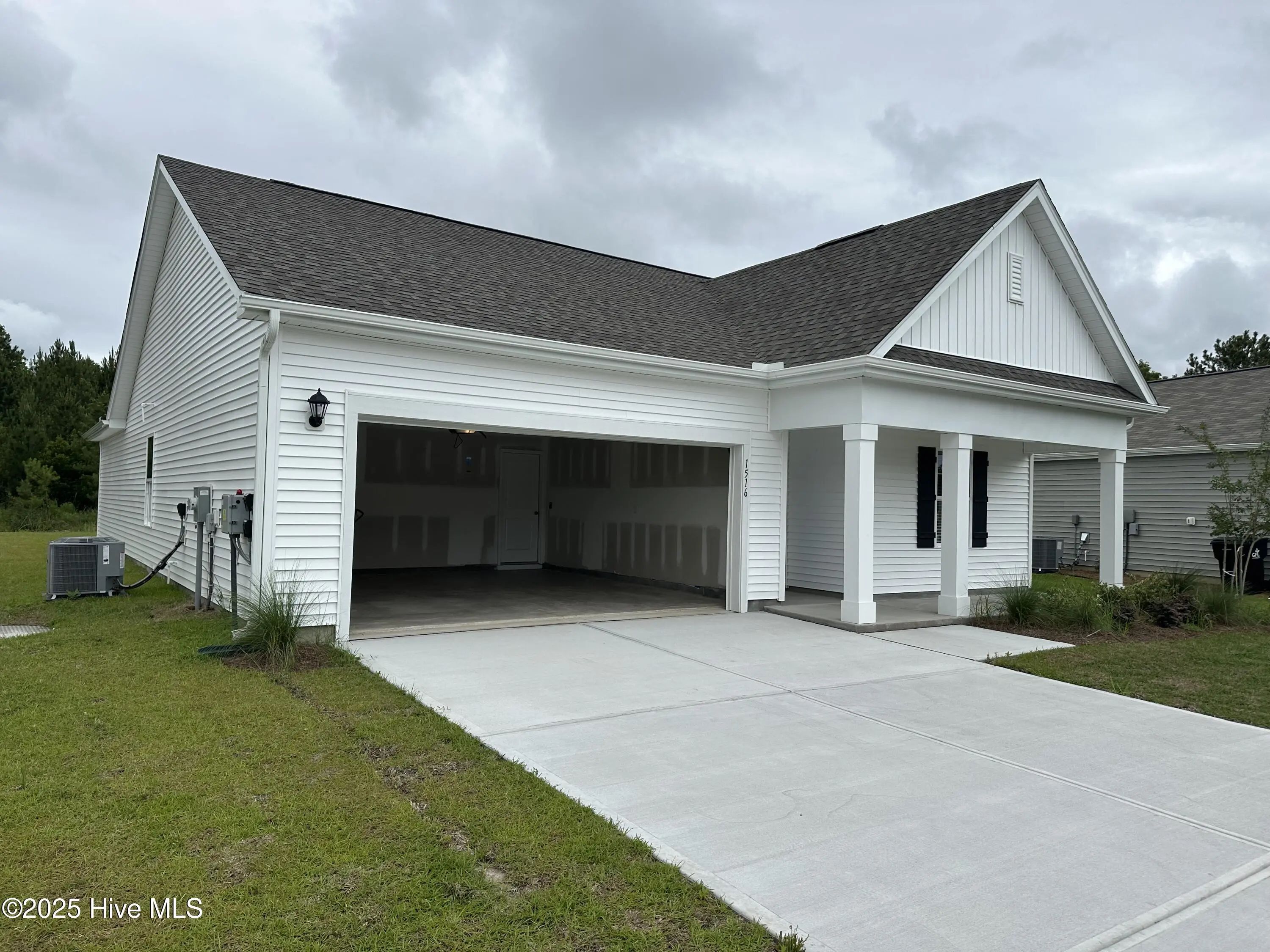 1516 E Black Squirrel Lane Se, Bolivia