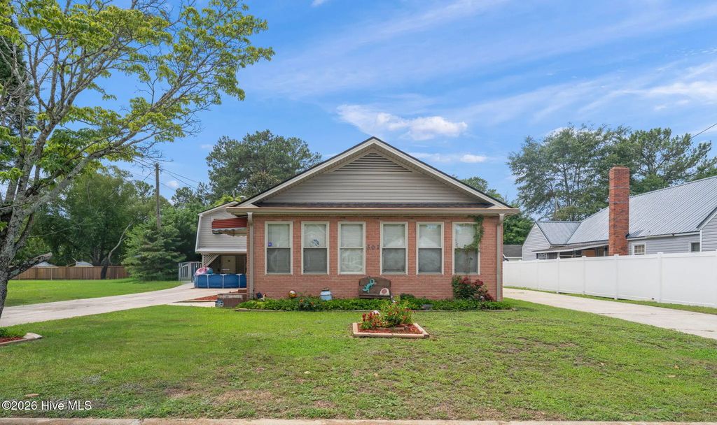 307 W Canary Street, Dunn