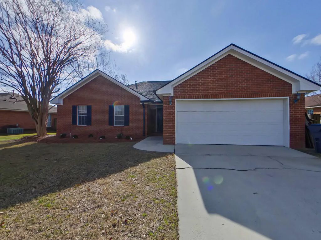 304 Summerfield Circle, Columbia