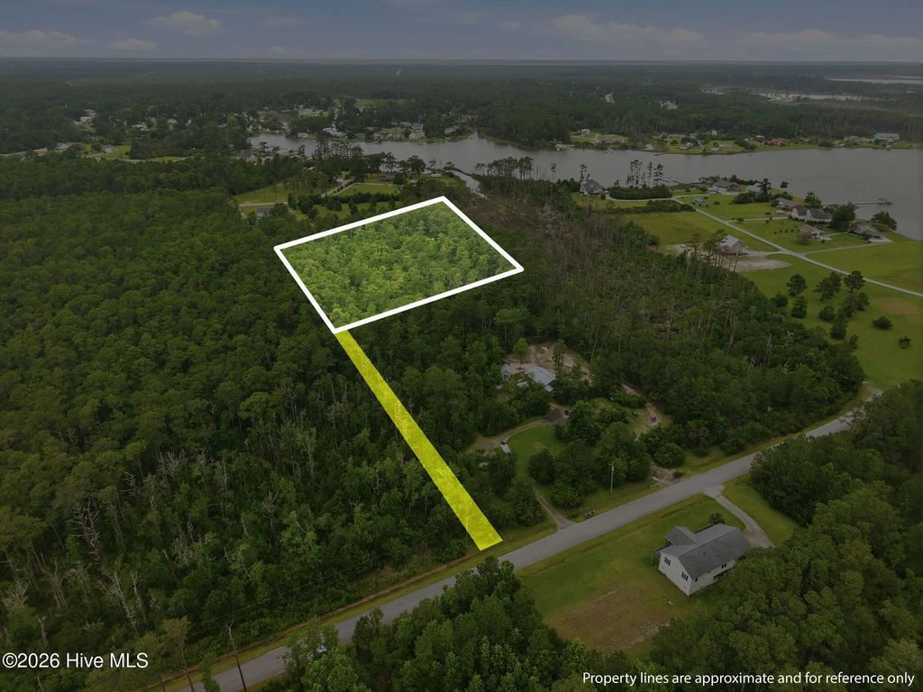 121 Bay Drive, Smyrna
