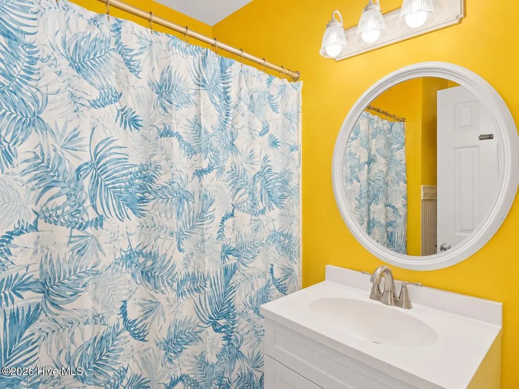 1305 Carolina Beach Avenue N Apt 3b, Carolina Beach