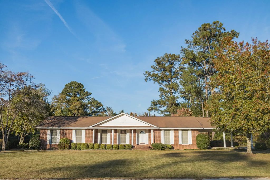 341 Azalea Avenue, Abbeville