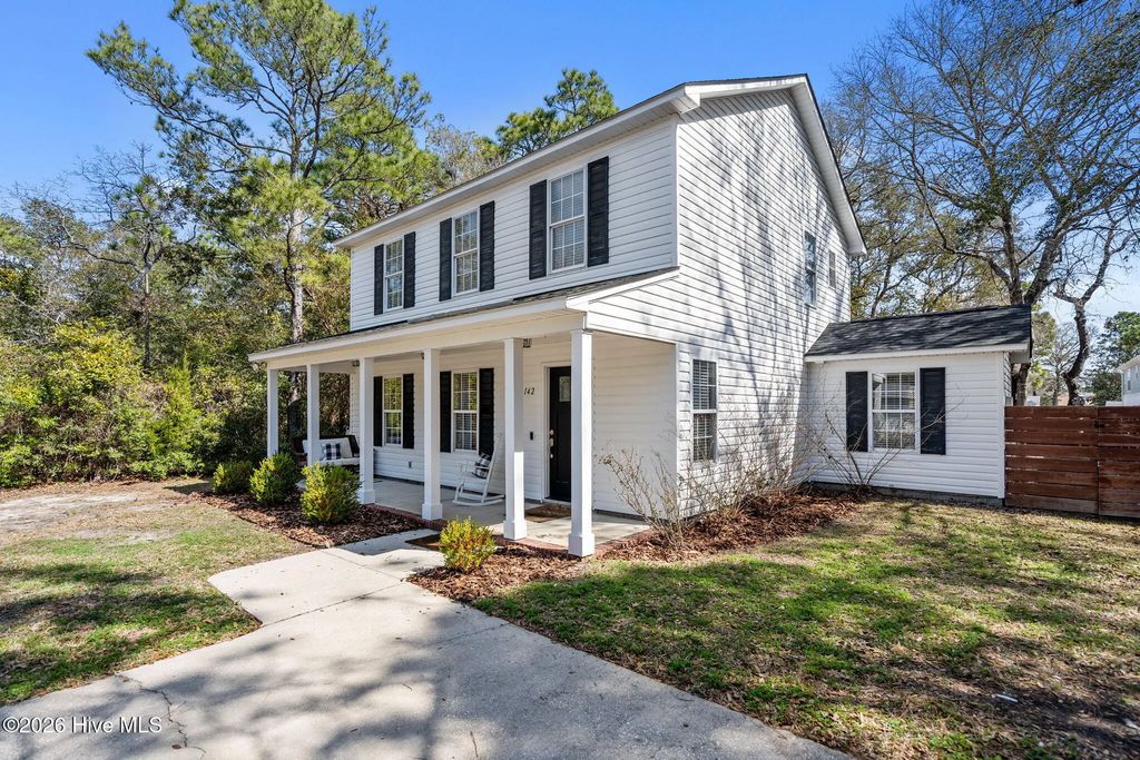 142 Ne 14th Street, Oak Island Wooded