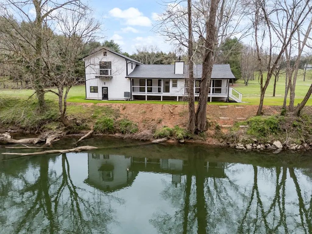 284 Smokeford Road, Peachtree