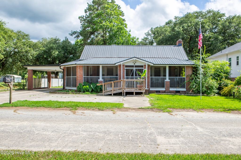 211 E Elm Street, Bladenboro