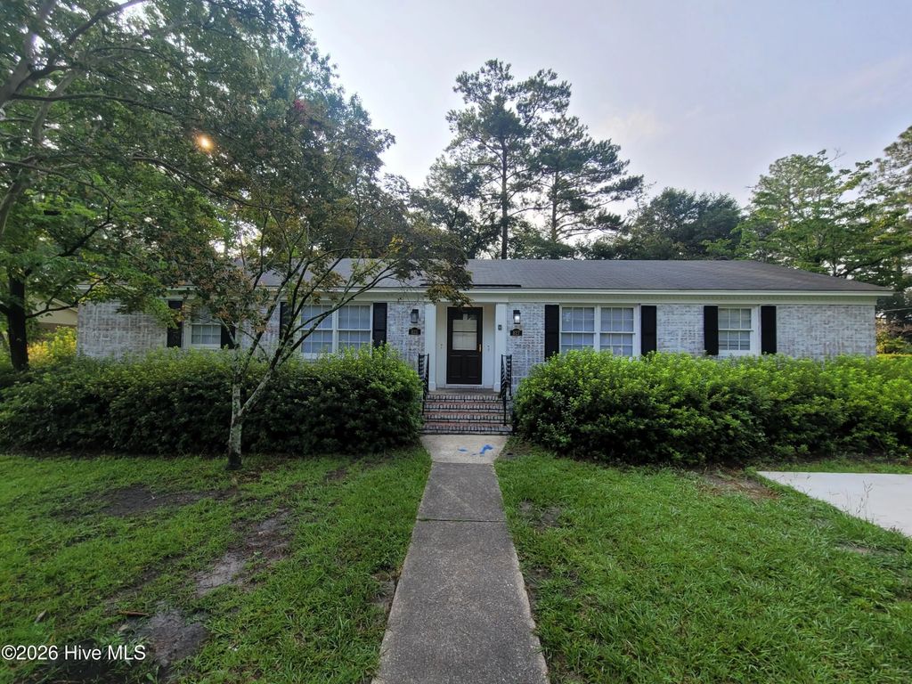825 Montclair Drive, Wilmington
