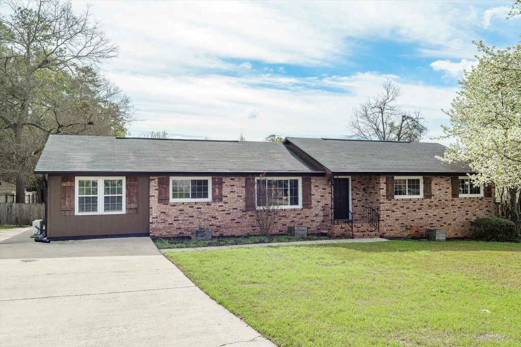 3414 Sutton Place, Richmond