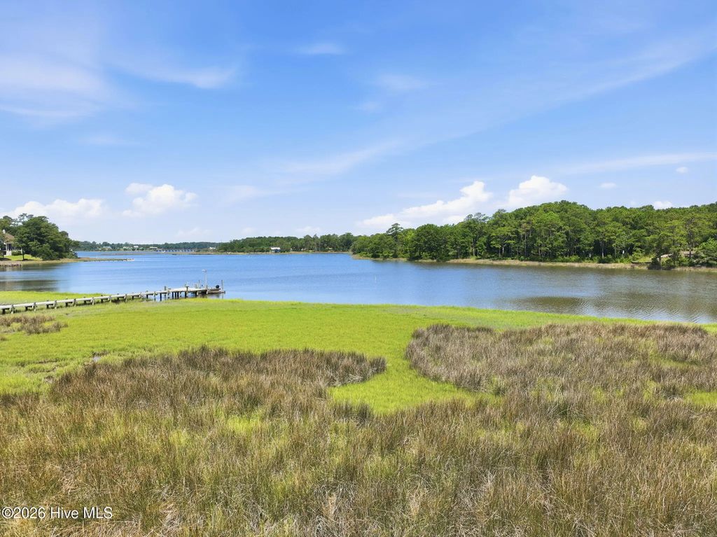 123 White Swan Way, Swansboro